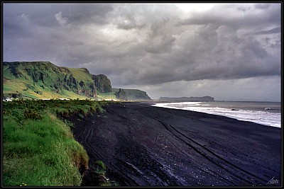 Island 2003 Schwarzer Strand-wz-r.jpg